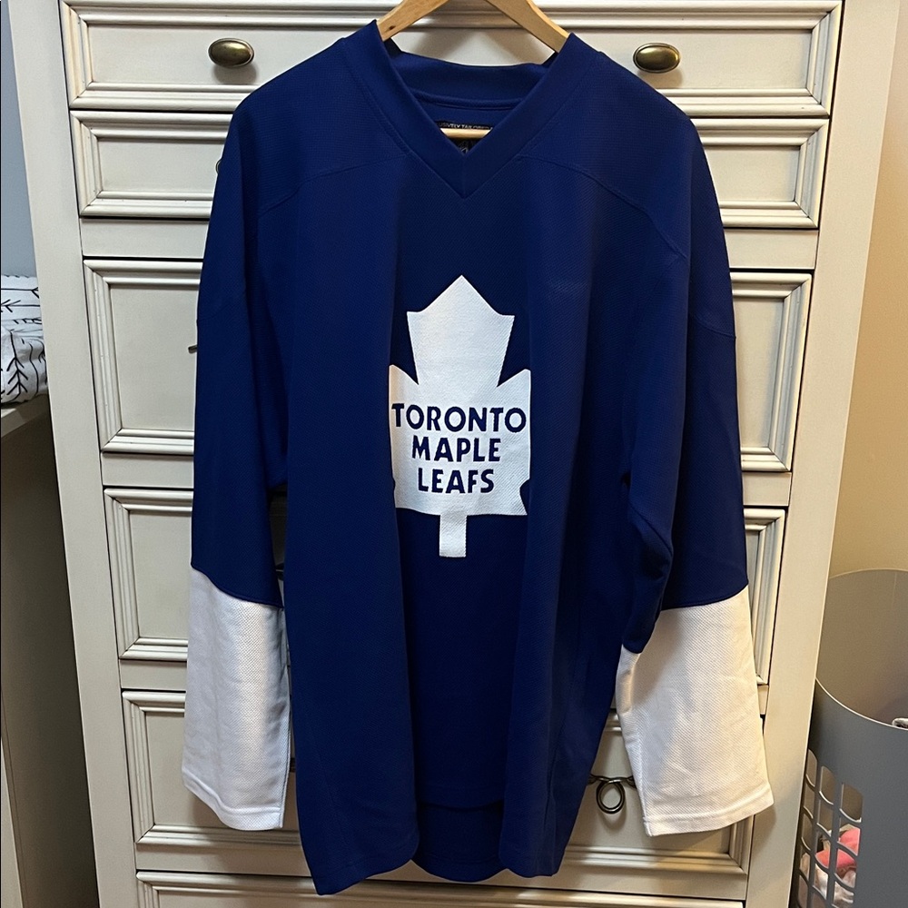 Toronto Maple Leafs practice jersey size XL